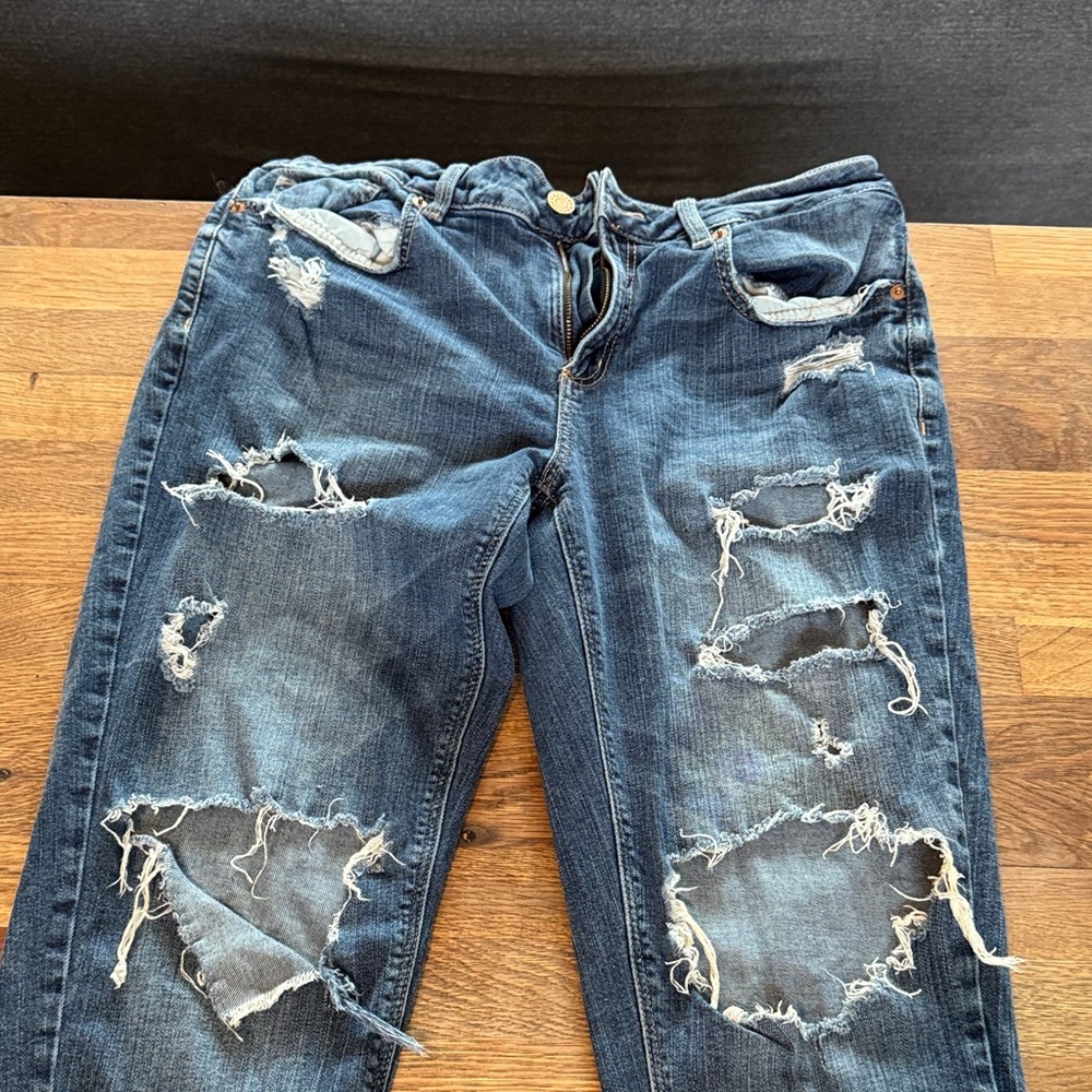 Garage Distressed Blue Jeans